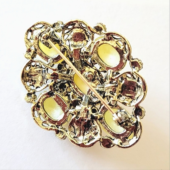 YELLOW MOONGLOW LUCITE & RHINESTONE VINTAGE PIN BROOCH - Picture 3 of 6